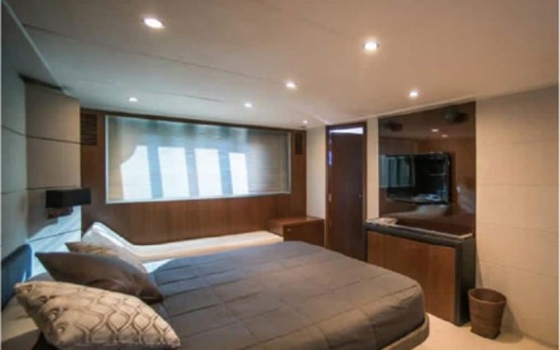 PRINCESS YACHTS V78 AQUAVERA 