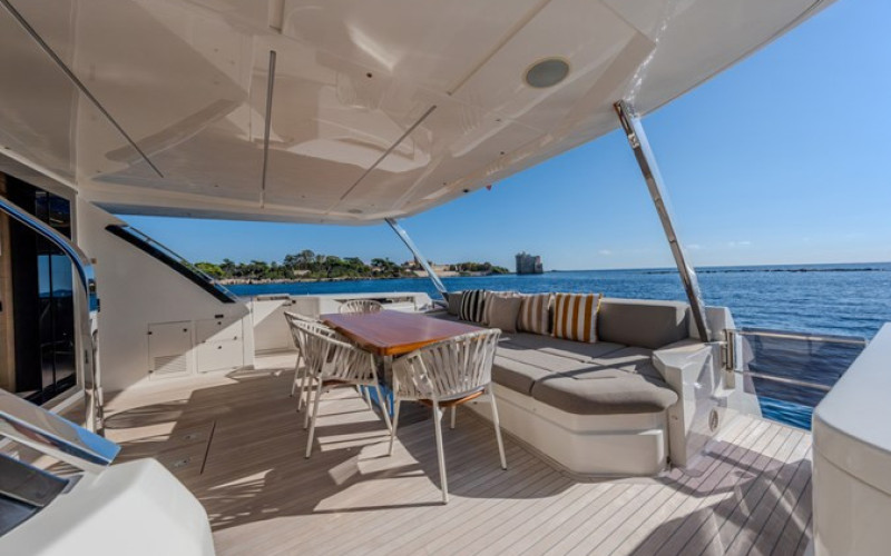 FERRETTI YACHTS 920 PIOLA