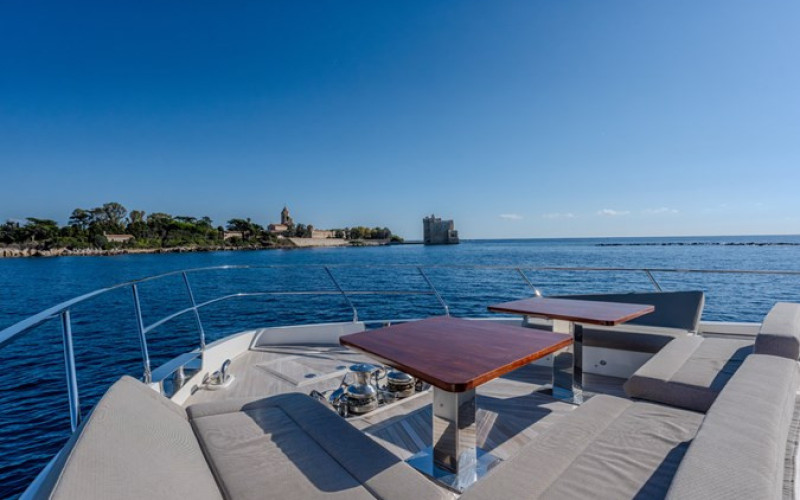 FERRETTI YACHTS 920 PIOLA