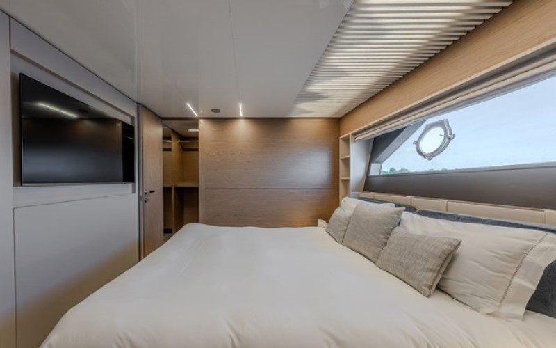 FERRETTI YACHTS 920 PIOLA