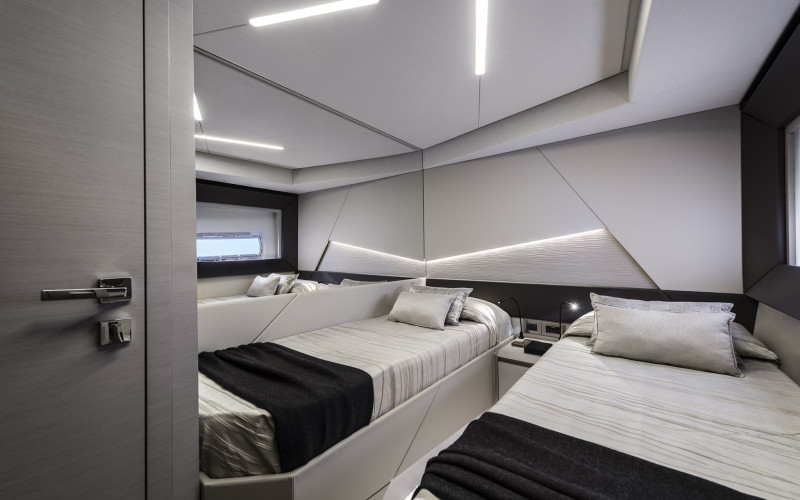 Pershing 7X
