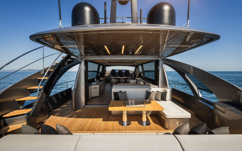 Pershing 8X
