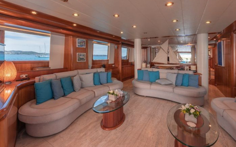 CBI NAVI 32 M M/Y LADY MALAK