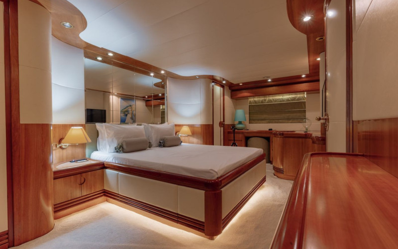 CBI NAVI 32 M M/Y LADY MALAK
