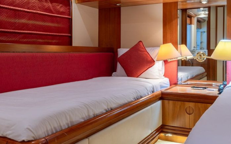 CBI NAVI 32 M M/Y LADY MALAK