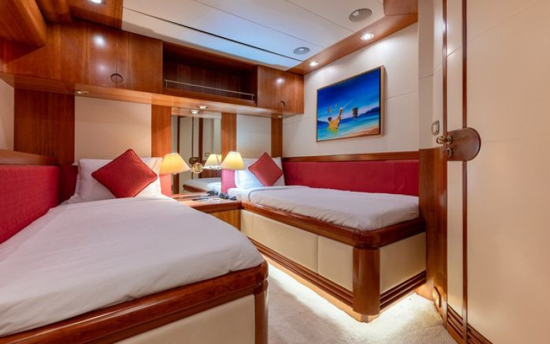 CBI NAVI 32 M M/Y LADY MALAK