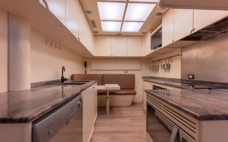 CBI NAVI 32 M M/Y LADY MALAK