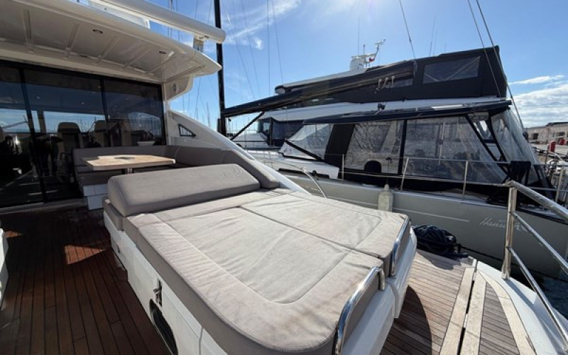 PRINCESS YACHTS V70 GALAXY 2