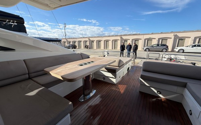 PRINCESS YACHTS V70 GALAXY 2