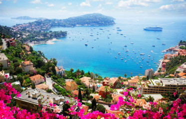 Rent a yacht to enjoy the Indian summer on the French Riviera!