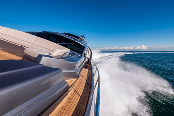 Pershing 8X winner at the Motor Boat Awards 2021 !