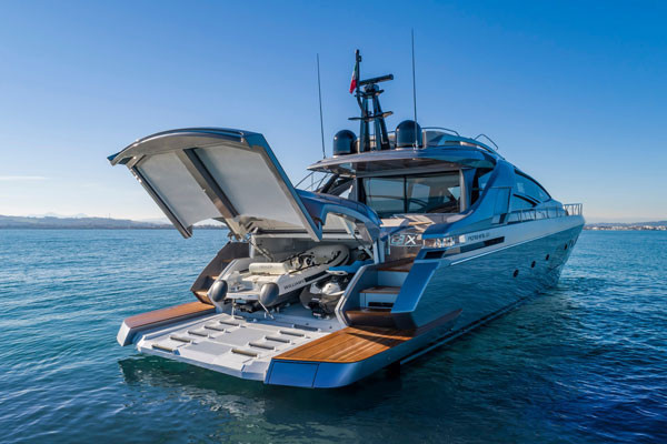 Pershing 8X winner at the Motor Boat Awards 2021 !