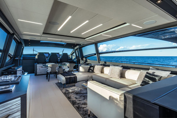 Pershing 8X winner at the Motor Boat Awards 2021 !