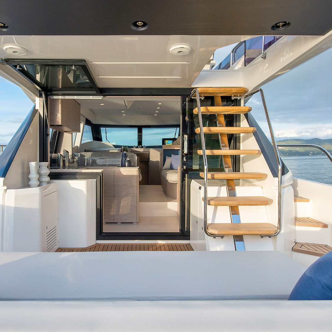 CustomLine_Navetta50Project_Rendering Internal-0005.jpg