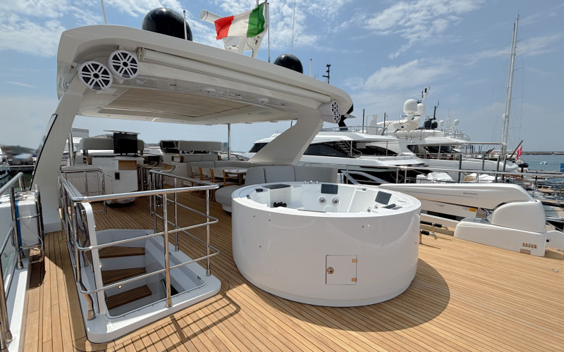 AZIMUT 27 GRANDE METRI