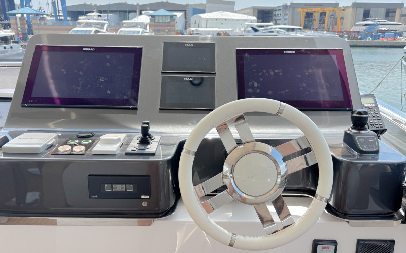 AZIMUT 27 GRANDE METRI