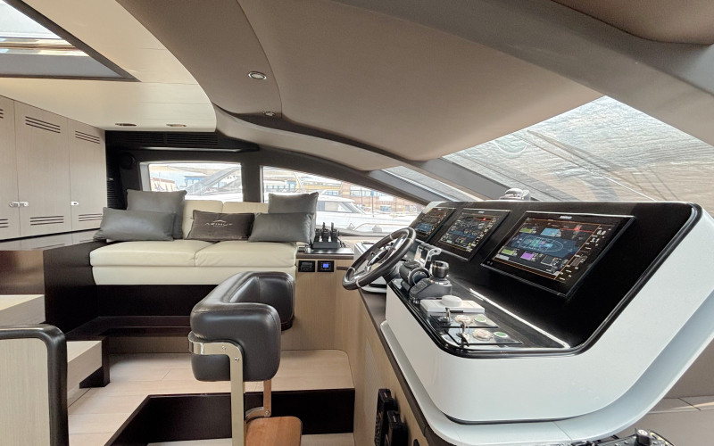AZIMUT 27 GRANDE METRI