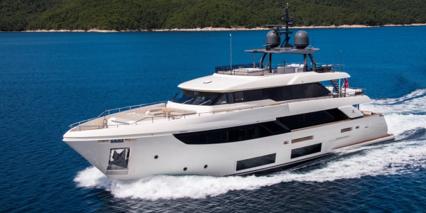 CUSTOM LINE Navetta 33 SK