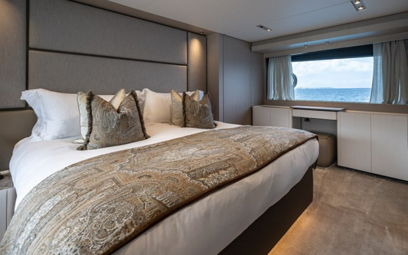 FERRETTI YACHTS 1000 FREYA