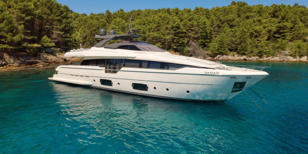 FERRETTI YACHTS DAMARI