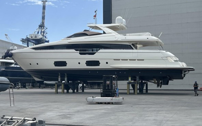 FERRETTI YACHTS 960 WHITE SWAN