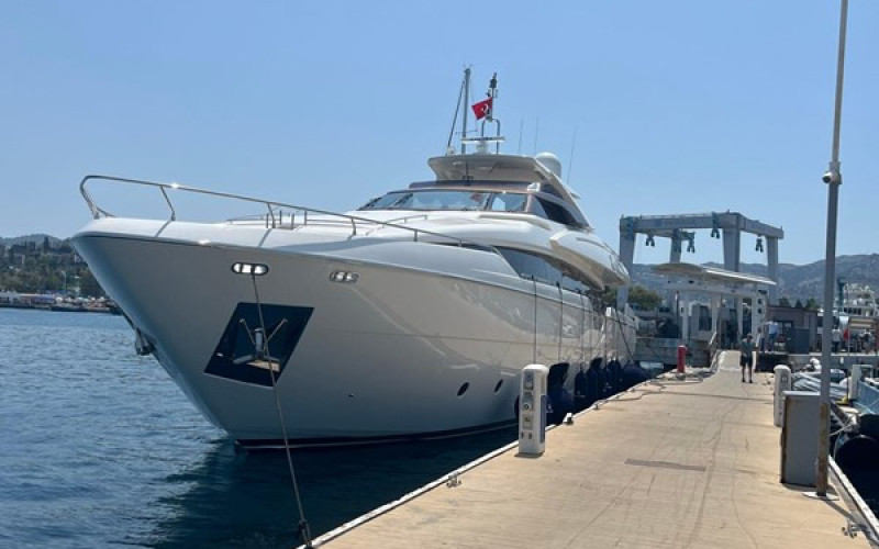 FERRETTI YACHTS 960 WHITE SWAN