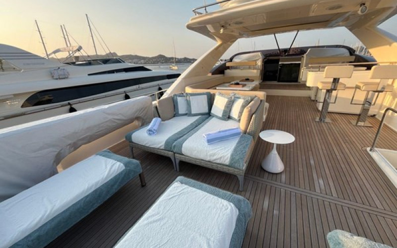 FERRETTI YACHTS 960 WHITE SWAN