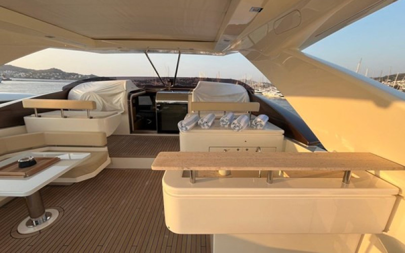 FERRETTI YACHTS 960 WHITE SWAN
