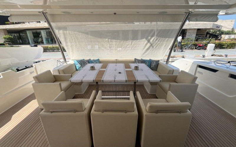 FERRETTI YACHTS 960 WHITE SWAN