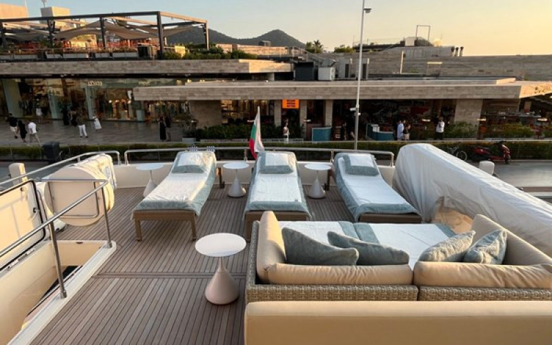 FERRETTI YACHTS 960 WHITE SWAN