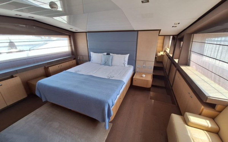 FERRETTI YACHTS 960 WHITE SWAN