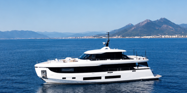 AZIMUT YACHTS GRANDE 30M COME TOGETHER