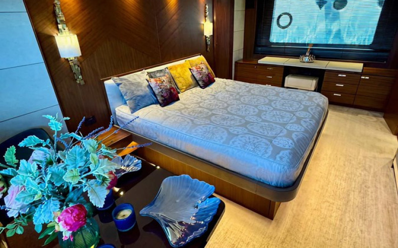 PRINCESS YACHTS Princess 82MY LADY N