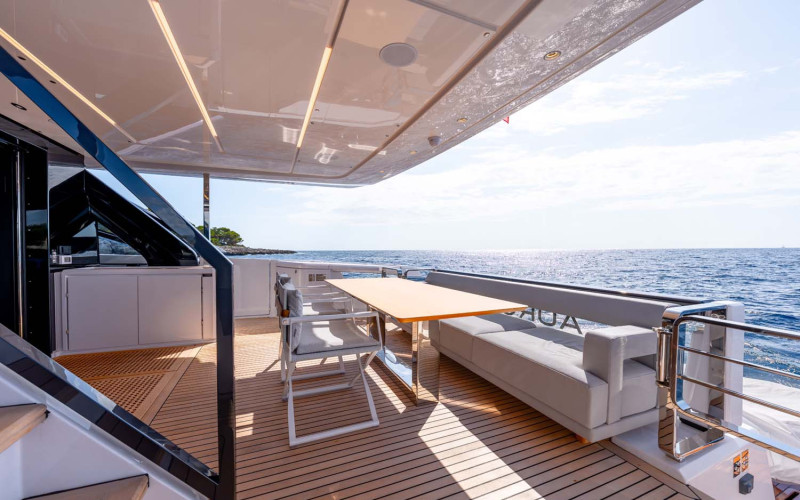 FERRETTI YACHTS 800