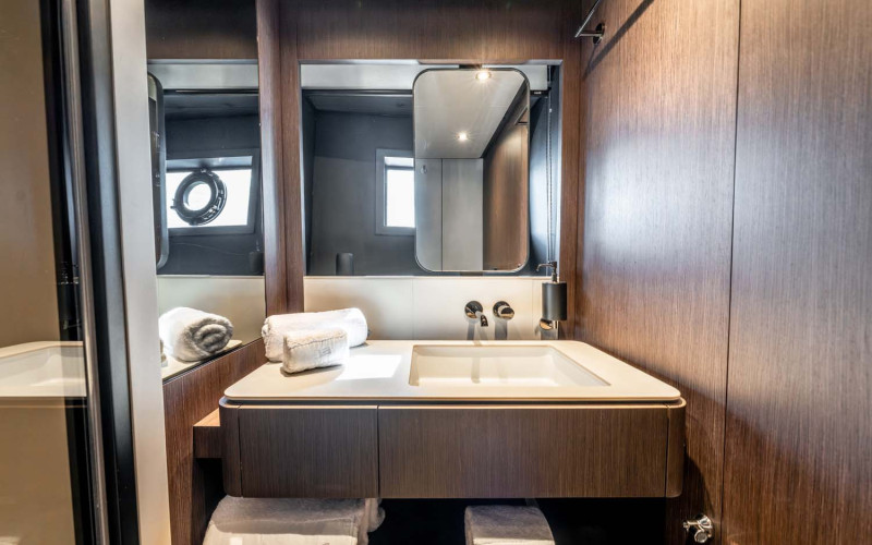 FERRETTI YACHTS 800