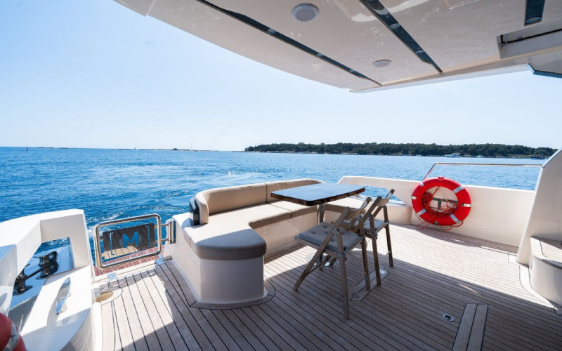 FARADAY YACHTS MAXWELL 64