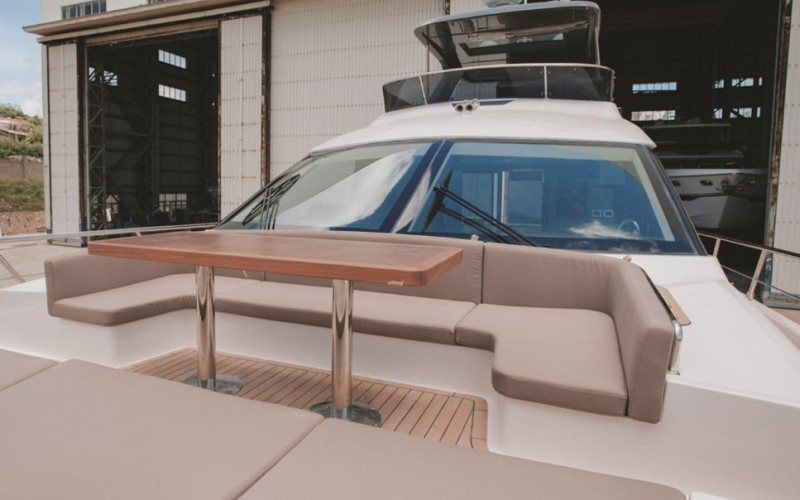FARADAY YACHTS MAXWELL 64