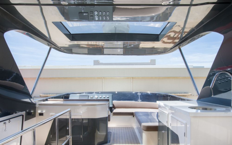 FARADAY YACHTS MAXWELL 64
