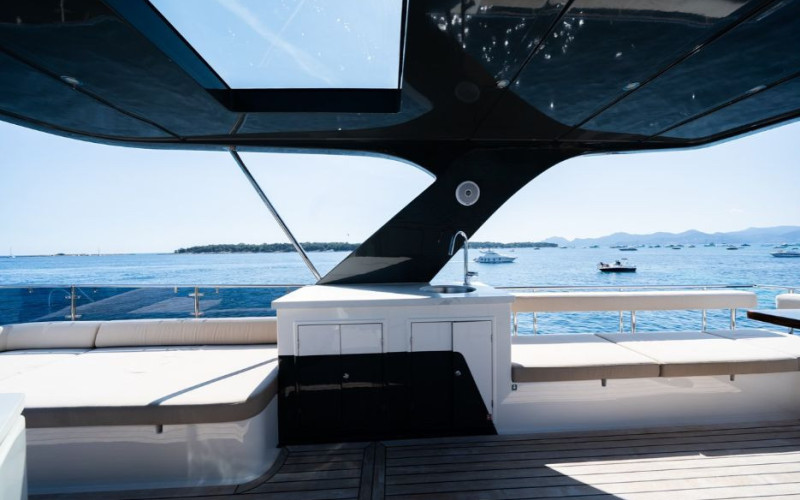 FARADAY YACHTS MAXWELL 64