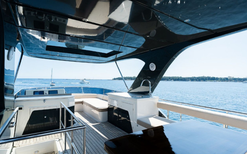 FARADAY YACHTS MAXWELL 64