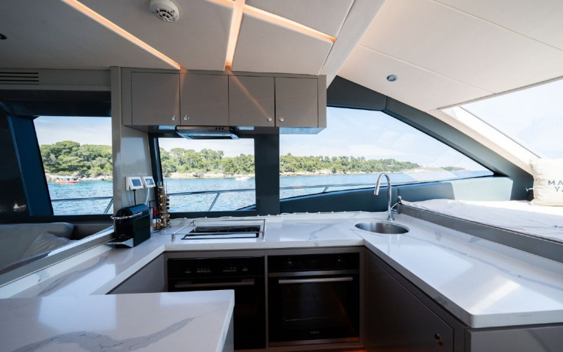 FARADAY YACHTS MAXWELL 64