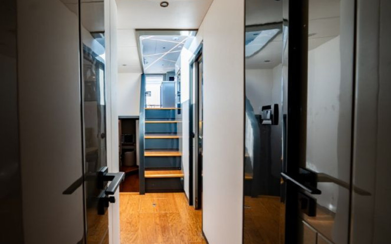 FARADAY YACHTS MAXWELL 64
