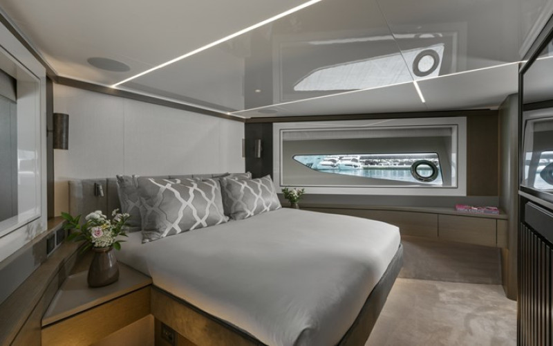 SUNSEEKER 90 OCEAN W OF JERSEY