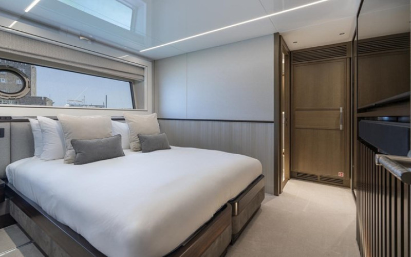 SUNSEEKER 90 OCEAN W OF JERSEY
