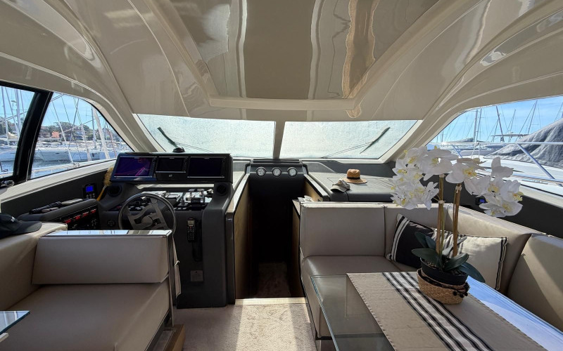 Ferretti yachts 550