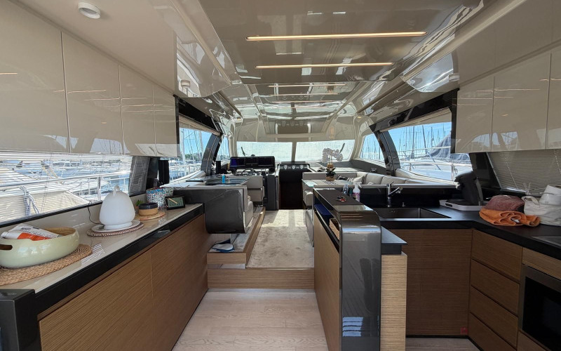 Ferretti yachts 550