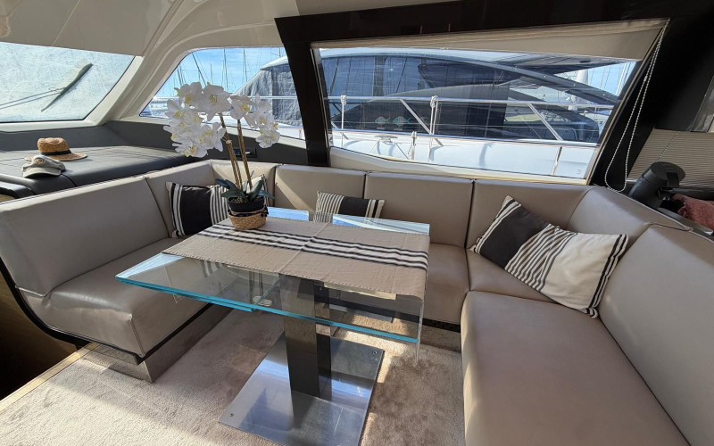 Ferretti yachts 550