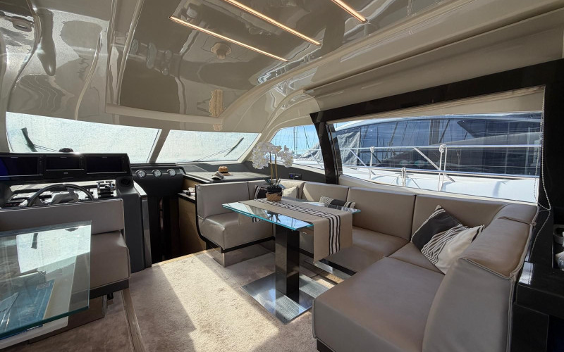 Ferretti yachts 550
