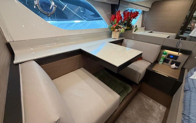 Ferretti yachts 550