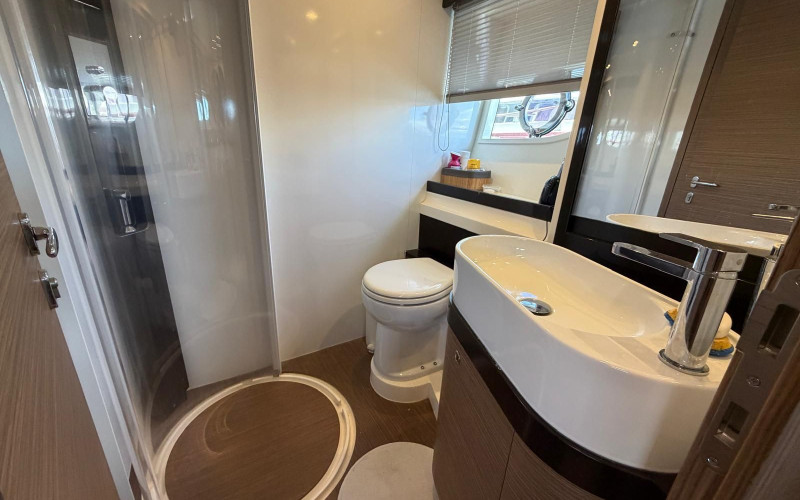 Ferretti yachts 550